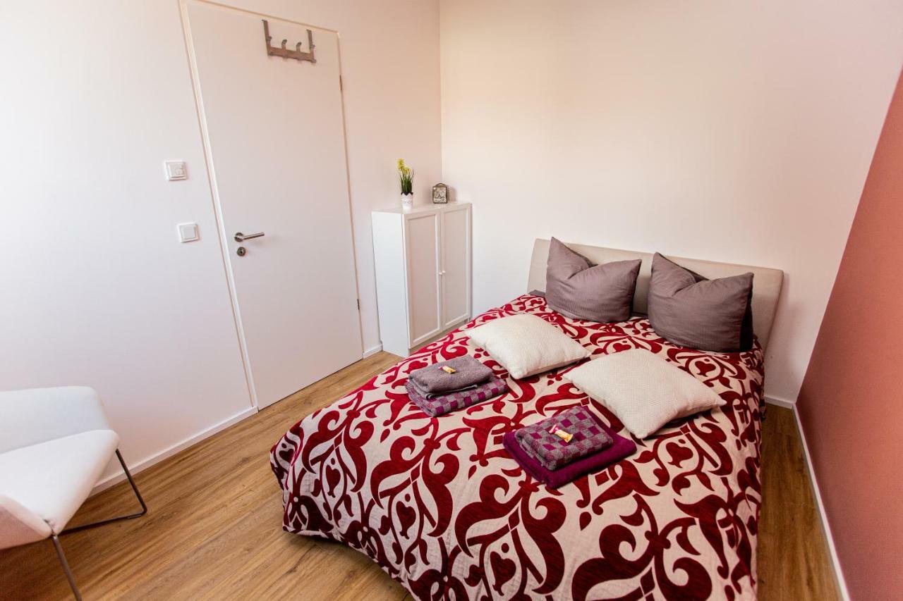 Eckhof Domizil - Grosszuegige Ferienwohnung Mit Kleinem Garten In Der Altstadt Von Гота Екстериор снимка
